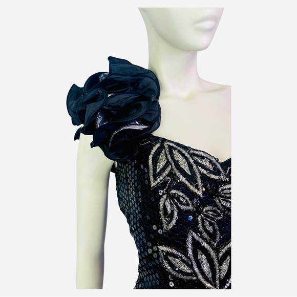 Vintage 80s black evening dress with silver beaded floral appliqué and Ruffles - Picture 6 of 12